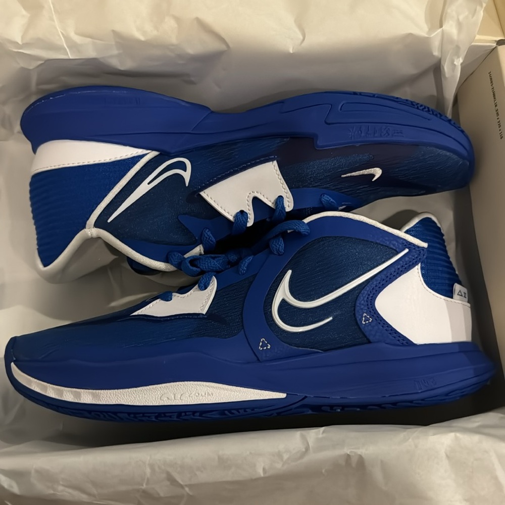 New Kyrie Irving Nikes Size 8